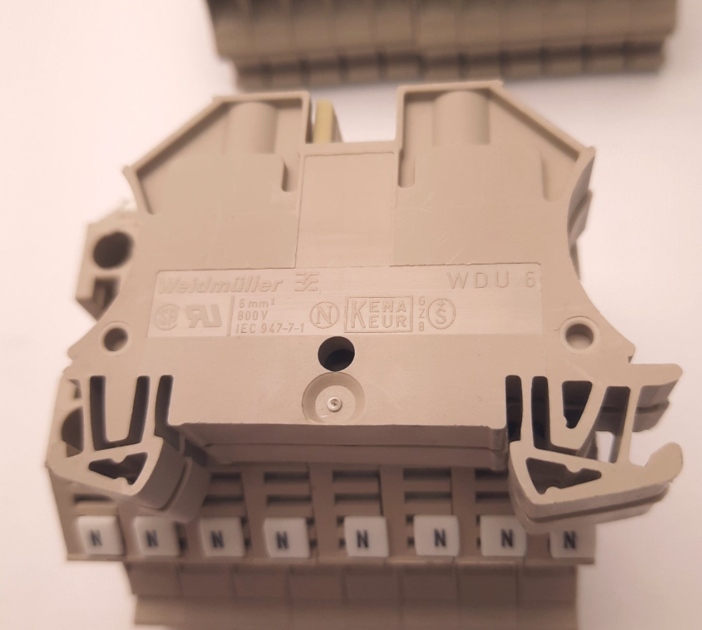 Used Lot of 34 Weidmuller WDU 6 Terminal Block 8-22 AWG, 41 Amps, 800 Volts