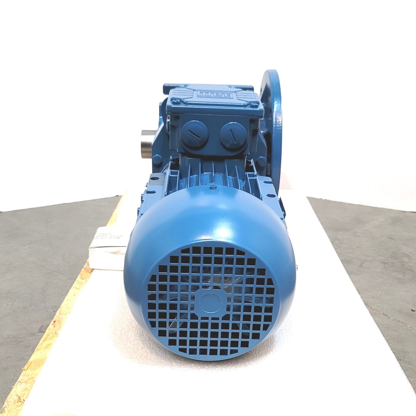 New WEG KP053-11P-90S/L-04F-TH-TF WG20 Gearmotor 4HP 308RPM 823lb-in 115-460VAC 3-PH