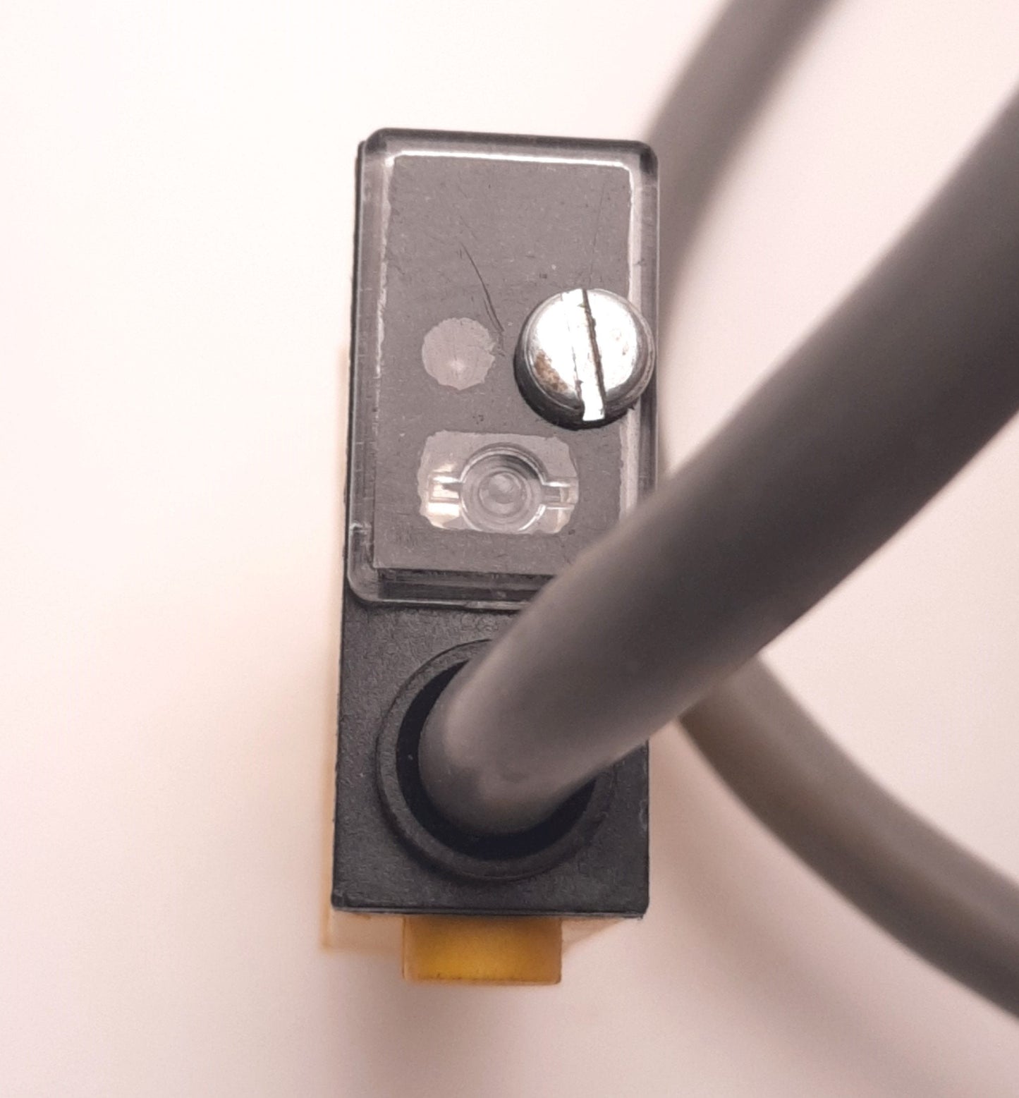 Used Banner SM312FV Photoelectric Sensor 1-30VDC 150mA NPN/PNP, 20" Cable