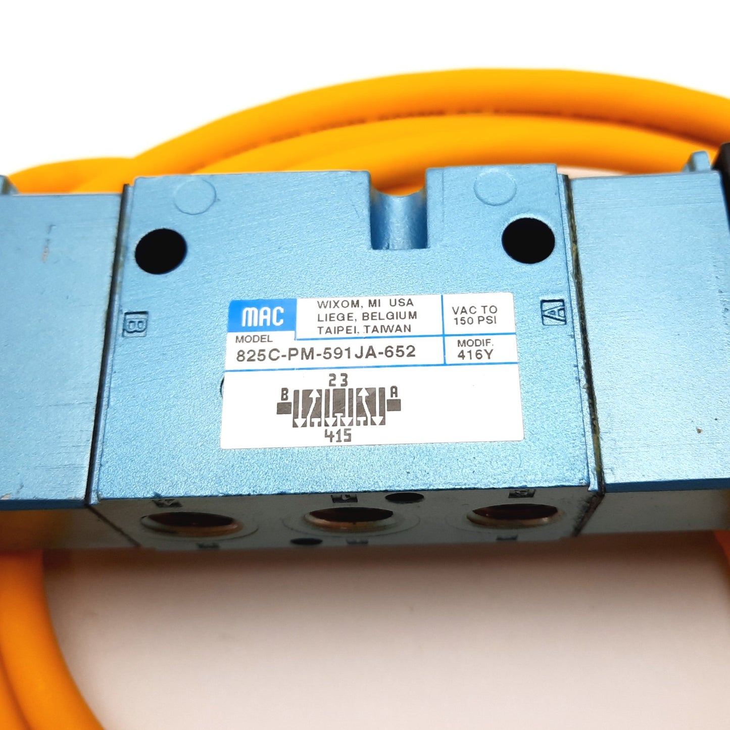 New MAC 825C-PM-591JA-652 Solenoid Valve, 3-Position 5-Port, 24VDC, 25-150psi