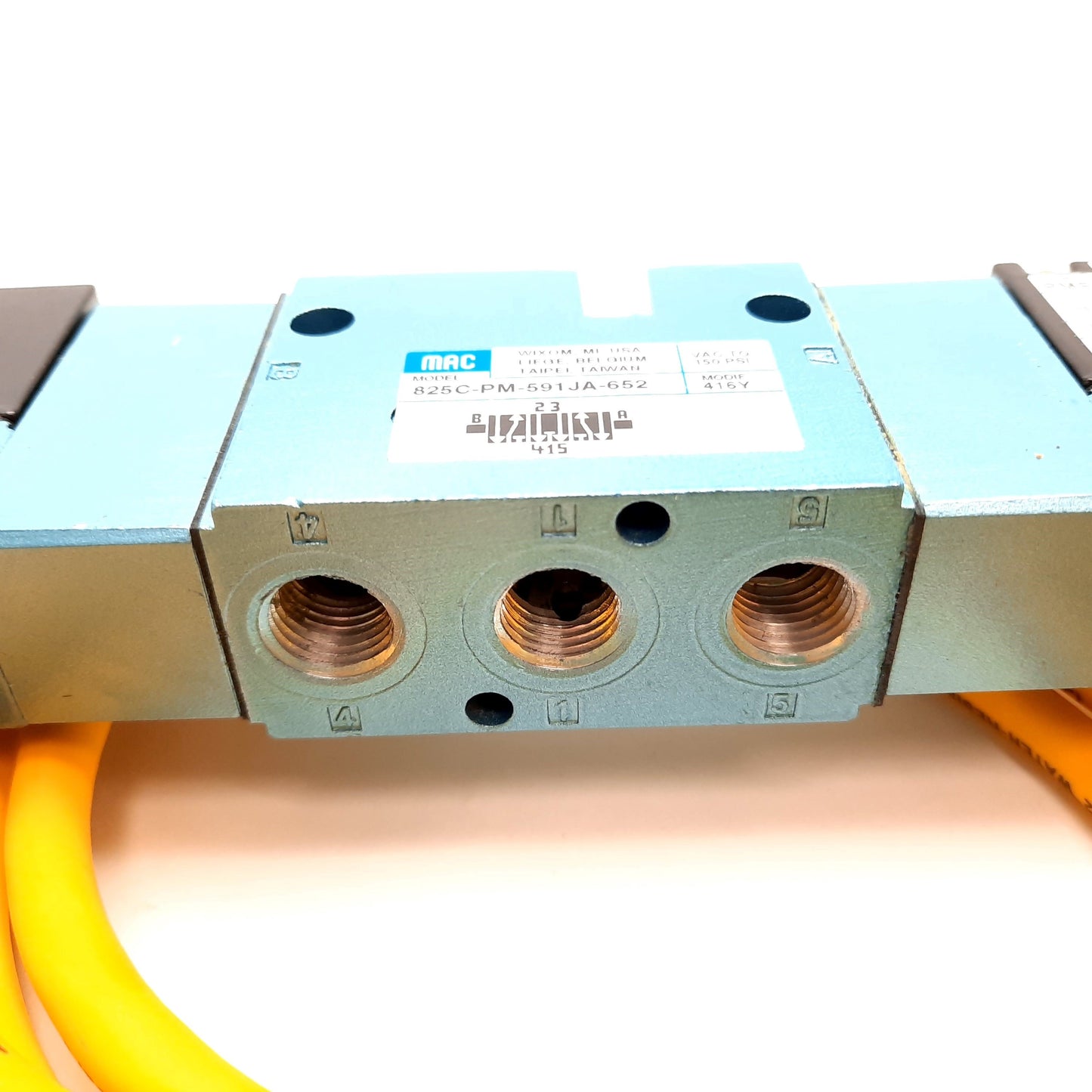New MAC 825C-PM-591JA-652 Solenoid Valve, 3-Position 5-Port, 24VDC, 25-150psi