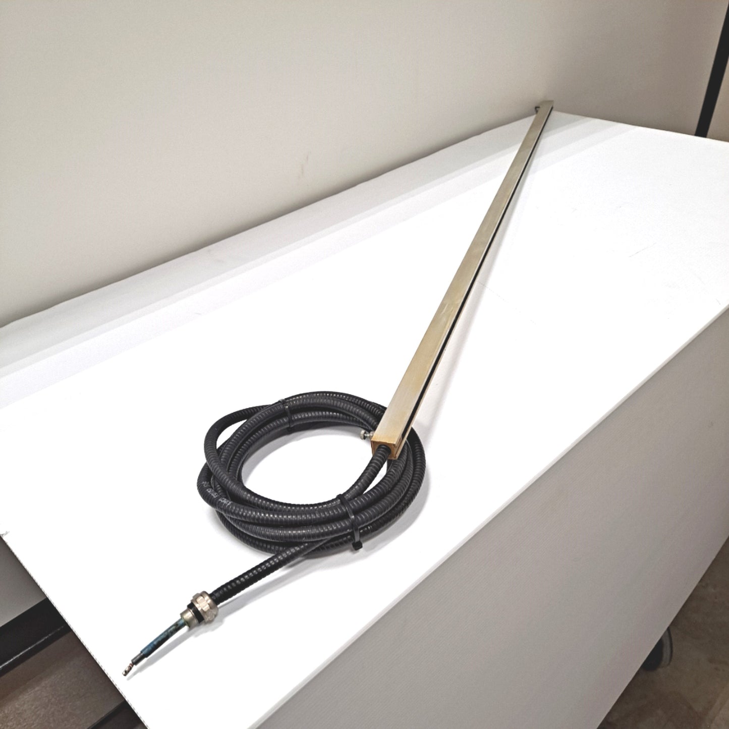 Used Simco MEB Static Neutralizing Bar, Effective Length: 43.5", Rating: 7kV AC