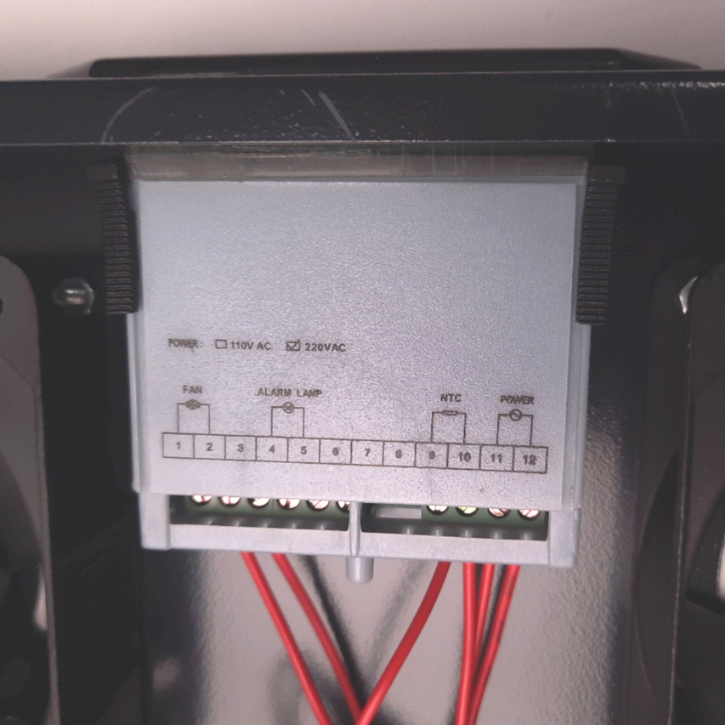 Used Fibertronics CFA-12-06 1U Fan Unit with Thermostat, 19" x 1U In, 6 Fans