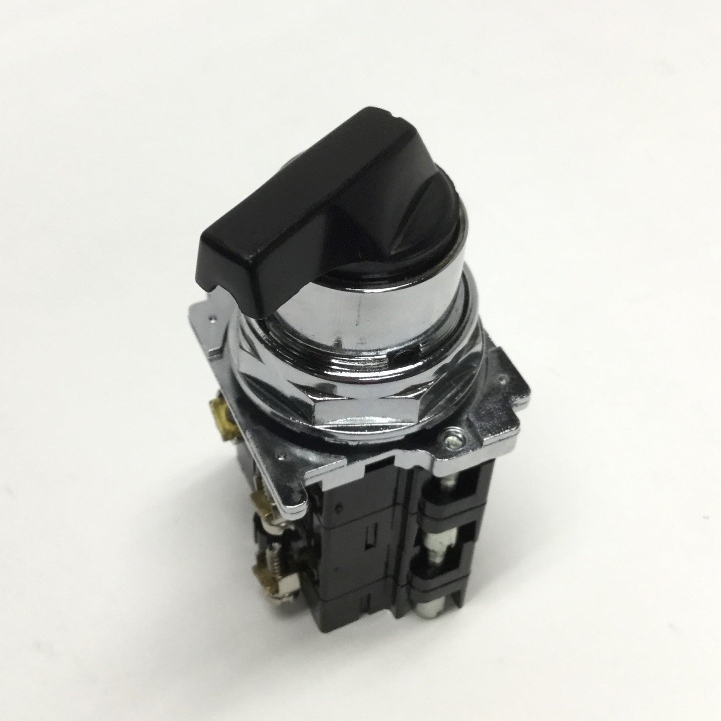 Used Cutler Hammer 10250T/91000T 2-Position Selector Switch, 2NO-1NC, Maintained