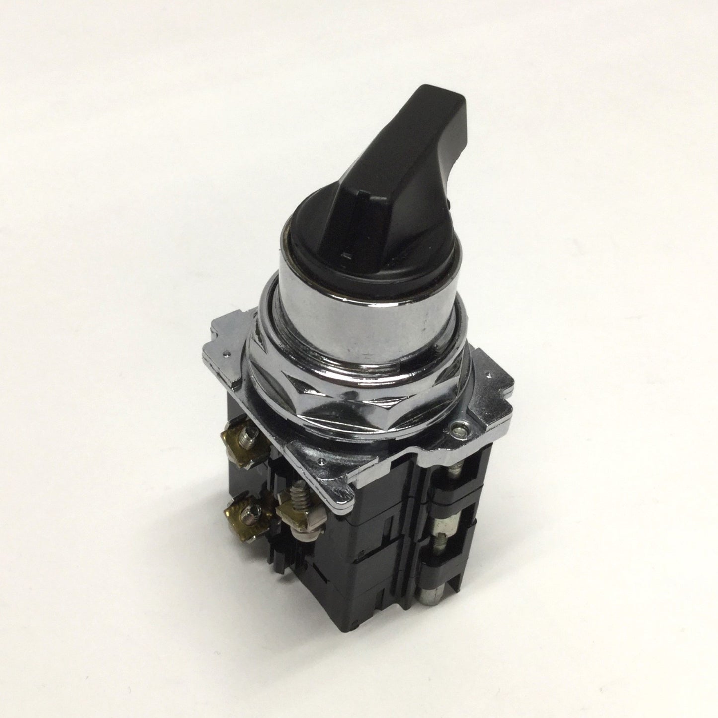 Used Cutler Hammer 10250T/91000T 2-Position Selector Switch, 2NO-1NC, Maintained