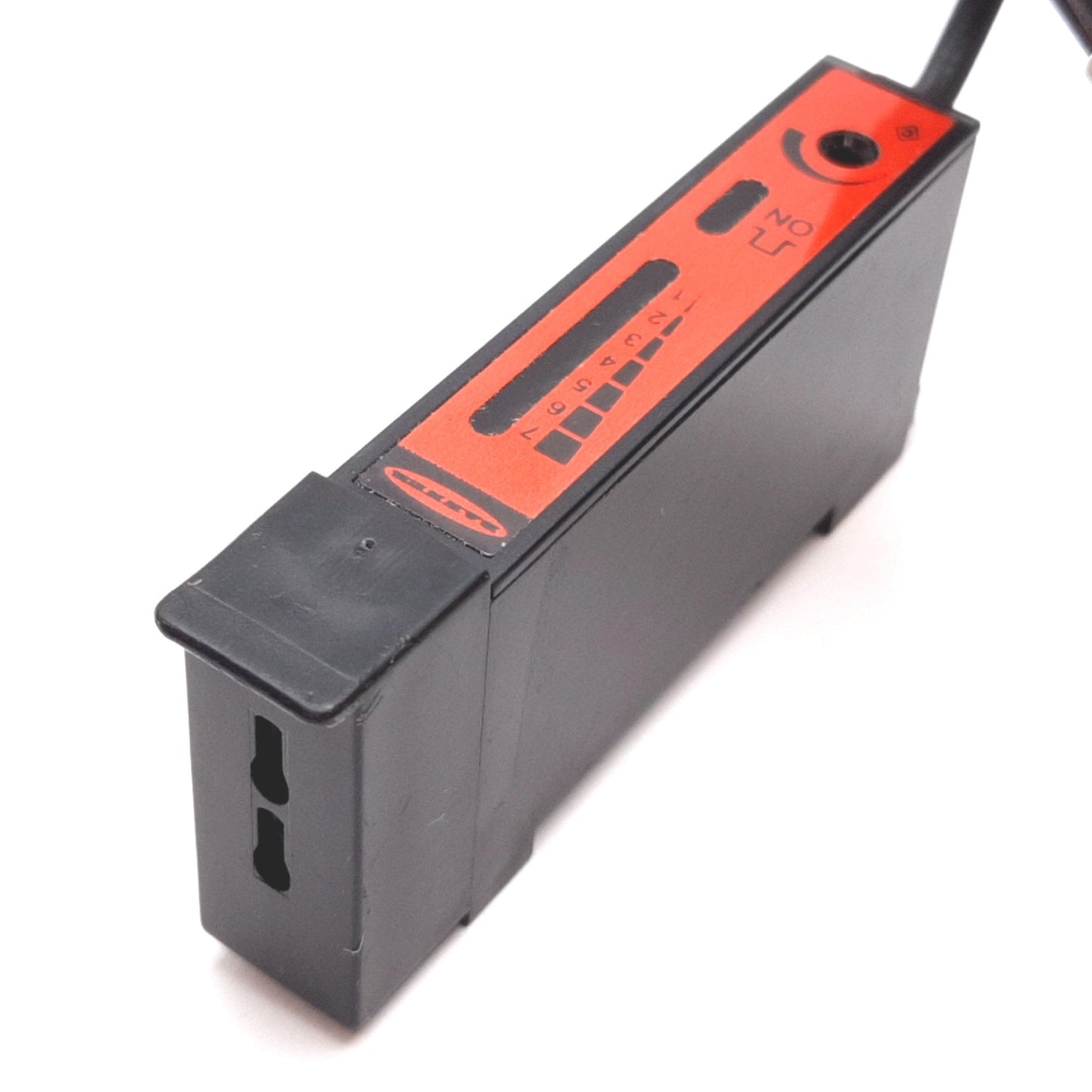 Used Banner D12SP6FPH Fiber Optic Sensor, 10-30VDC, 150mA Max, PNP Output, DIN Rail