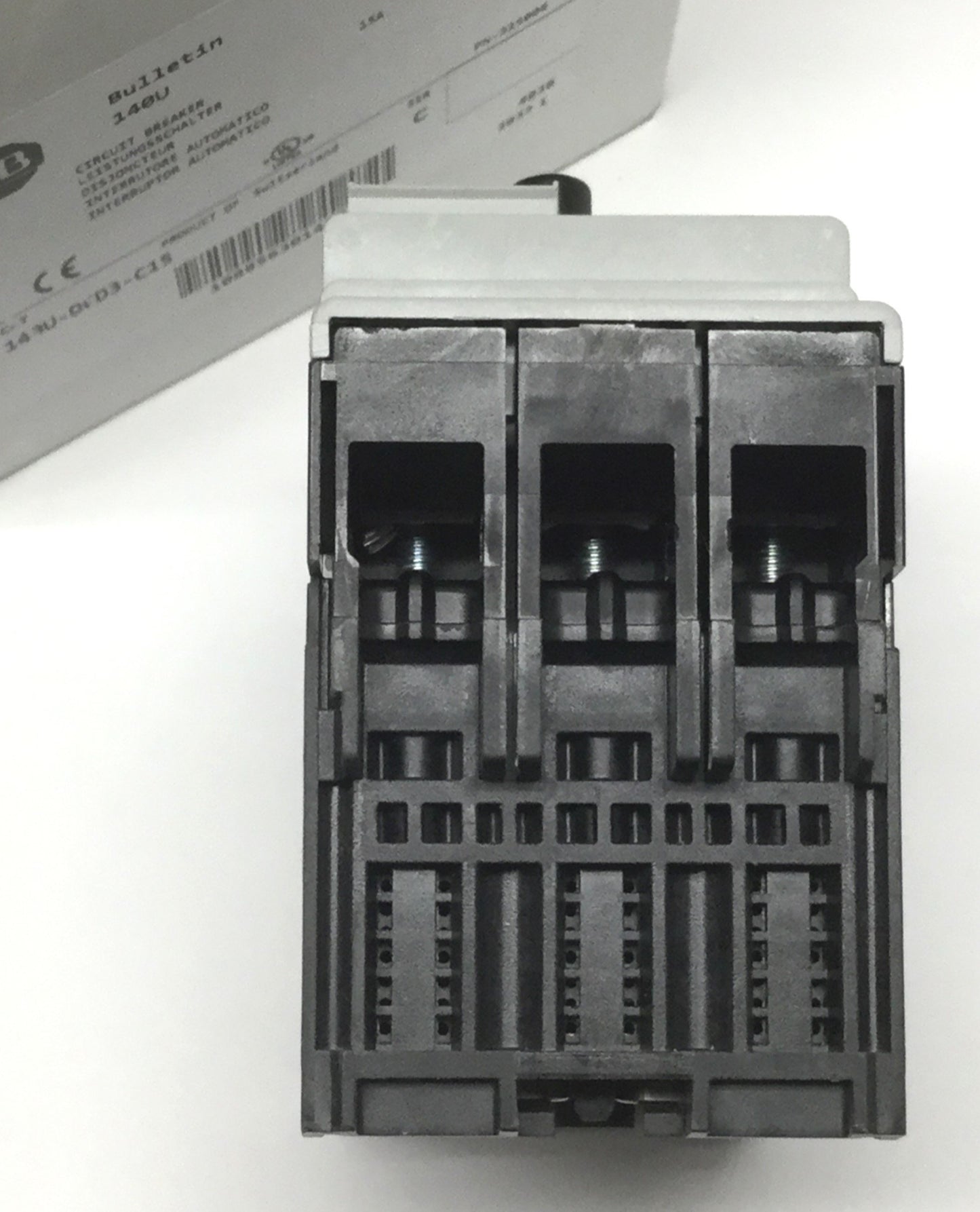 New – Open box Allen Bradley 140U-D6D3-C15 Circuit Breaker, 3-Pole, 600Y/347VAC 15A *Cracks*