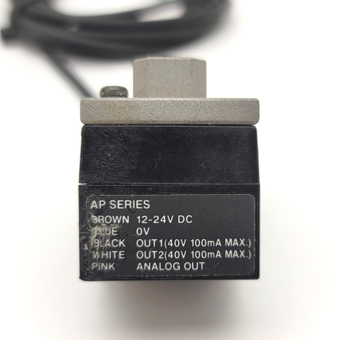 Used Keyence AP-33KP Digital Air Pressure Sensor 12-24VDC DC 0-145 PSI 1/8" NPT