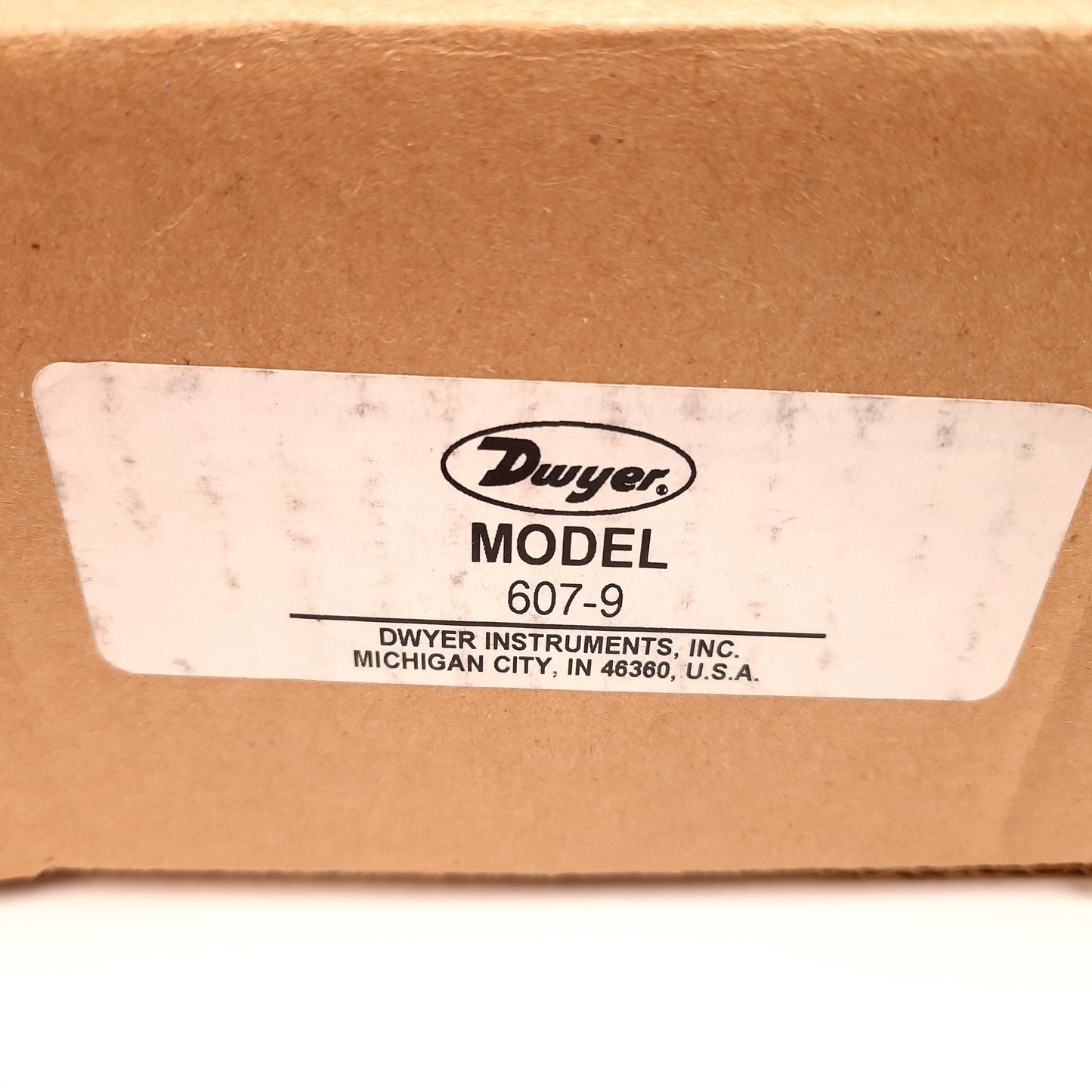 New Dwyer 607-9 Differential Pressure Transmitter, Range: 0-25"w.c., 13-36VDC