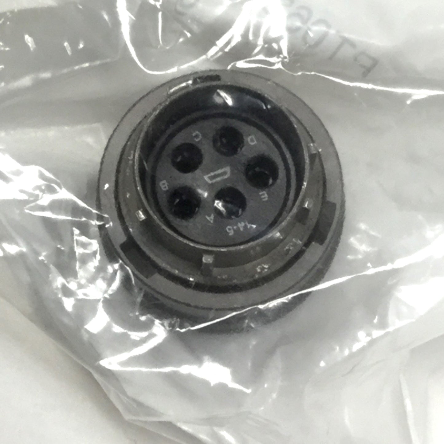 New Amphenol PT06SE14-5PY MIL Spec Circular Connector Bayonet Plug, 5-Pos, 13A