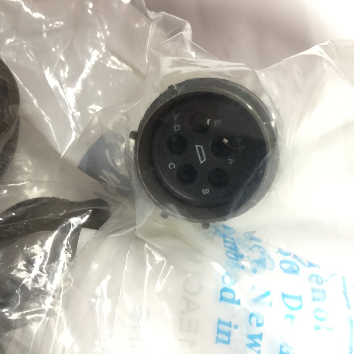 New Amphenol PT06SE14-5P-SR MIL Spec Circular Connector Bayonet Plug, 5-Pos, 13A