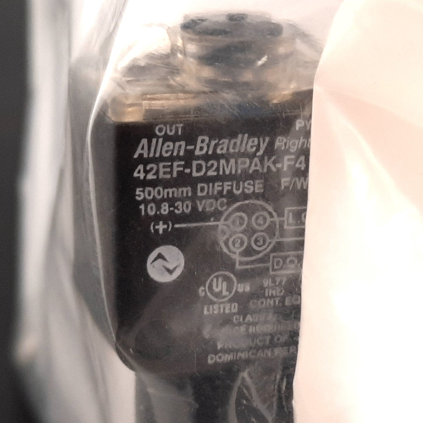 New Allen Bradley 42EF-D2MPAK-F4 Photoelectric Sensor, Diffuse, 500mm, 10.8-30VDC