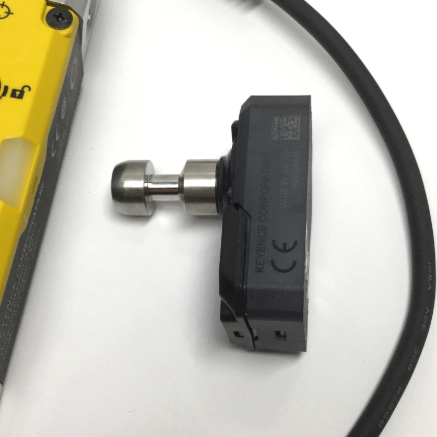 Used Keyence GS-71PC Safety Door Guard Interlock Switch, Power-to-Lock, 24VDC, PNP