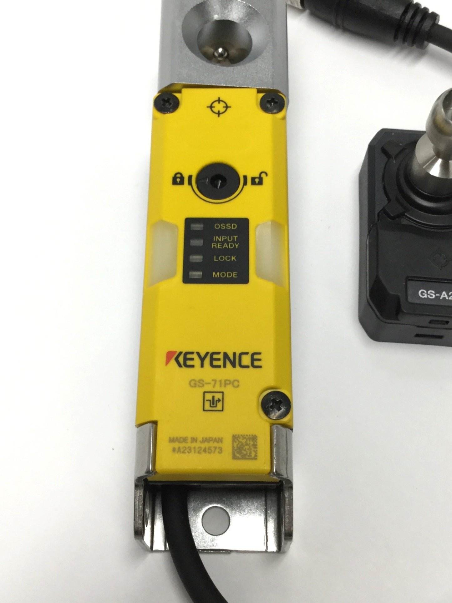 Used Keyence GS-71PC Safety Door Guard Interlock Switch, Power-to-Lock, 24VDC, PNP