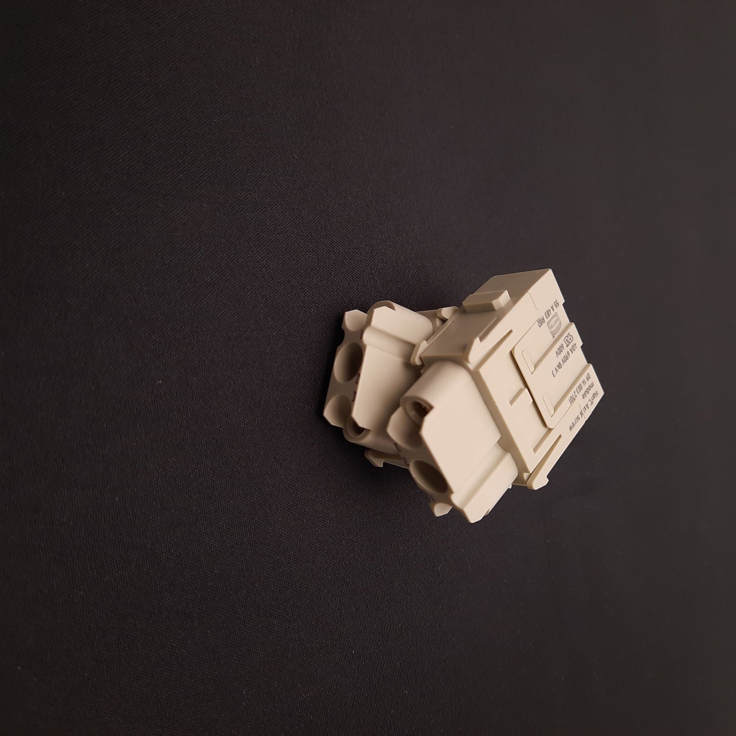 New Harting 09140032701 Socket Insert 3 Position 8-14AWG, 600V, 40A, Han Modular