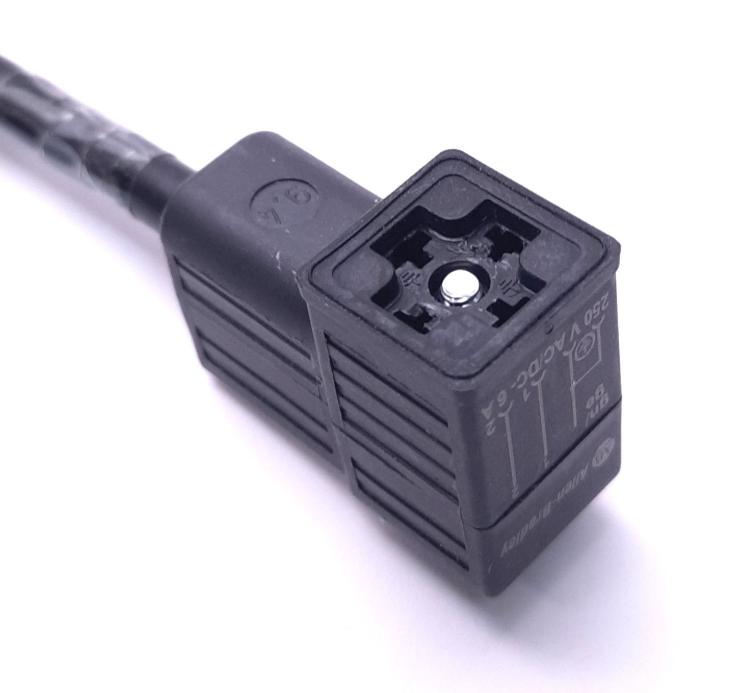 New Allen-Bradley 889Z-RZ2DBD-5 DIN Valve C Style Cordset Female, 250v AC/DC, 5m