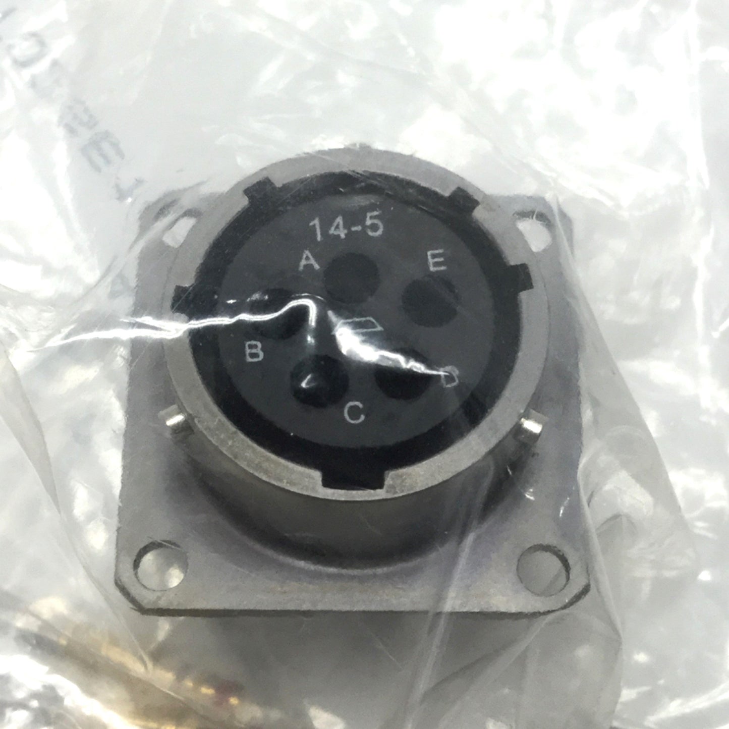 New Amphenol PT02SE14-5SY-P288 Box Mount Circular Bayonet Connector, 5-Pos, 13A