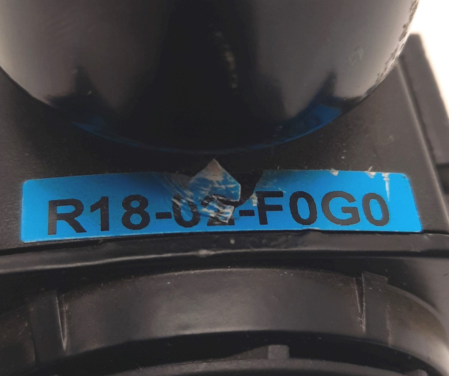 Used Wilkerson R18-02-F0G0 Regulator With Gauge 82CFM, 5-125 Psig, 1/4" NPT
