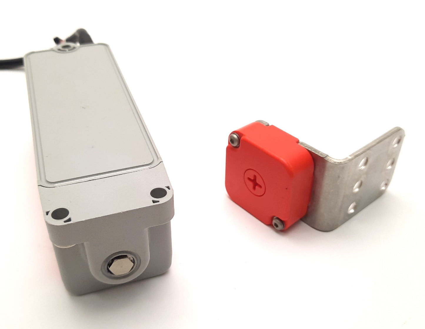 Used Allen-Bradley 440G-LZS21STLH Guardmaster Locking Door Switch 2NC-1NO w/Actuator