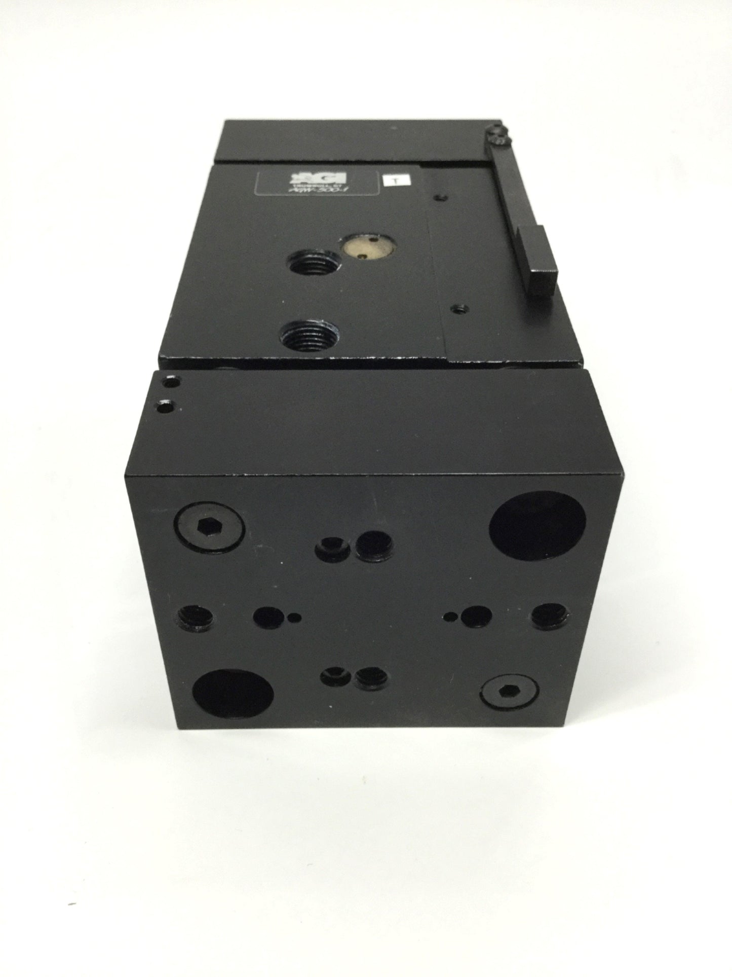 Used AGI AGW-500-1 Wide Body Parallel Jaw Pneumatic Gripper 1.5" Stroke, 120psi, 84lb