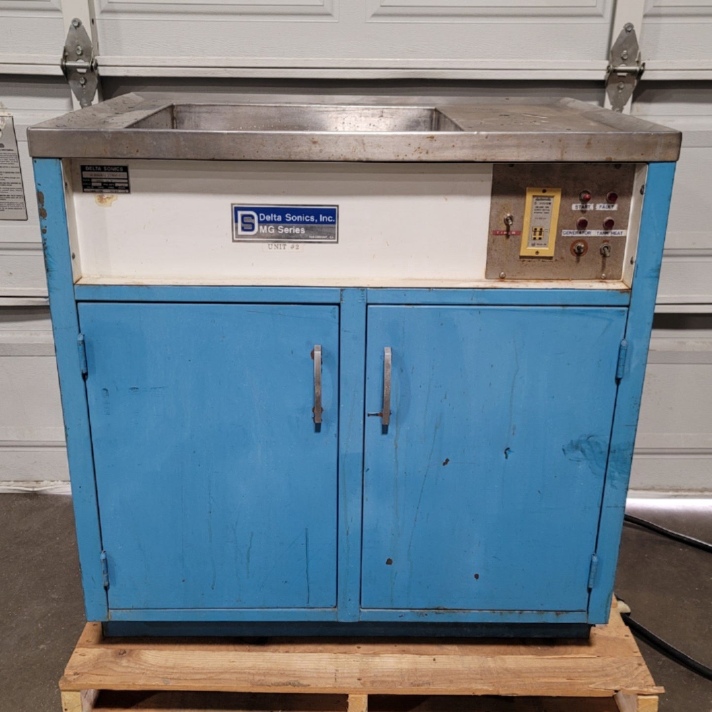 Used Delta Sonics UTCM 1820 Ultrasonic Console 18" x 20" Tank, 1800W, 240VAC 1-PH 8A