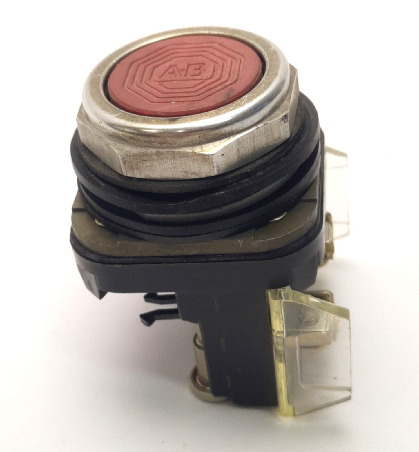 Used Allen Bradley 800T-A6D1 Push Button, Red, Contacts 1x N.O./N.C., 600v 10A