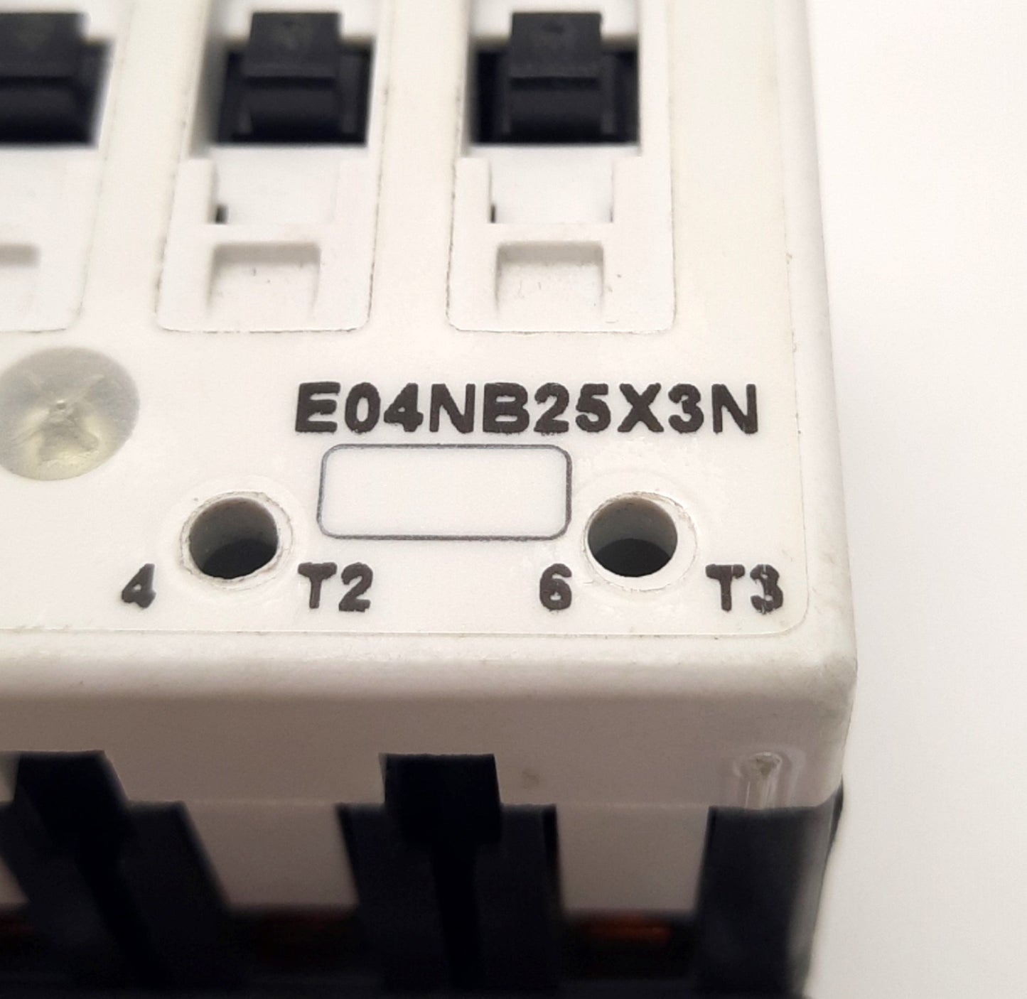 Used Eaton E04NB25X3N Contactor Starter With E02NBXCXNN 24VDC Coil/ 600VAC 25A 3-Pole