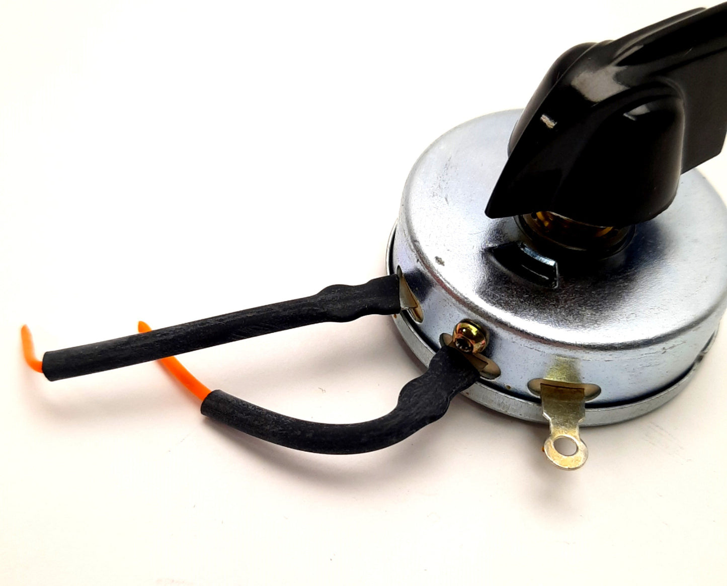 Used Mallory M5MPK Rotary Potentiometer 4W, 5K Ohms, 294° Rotation 0.028A Max w/ Knob