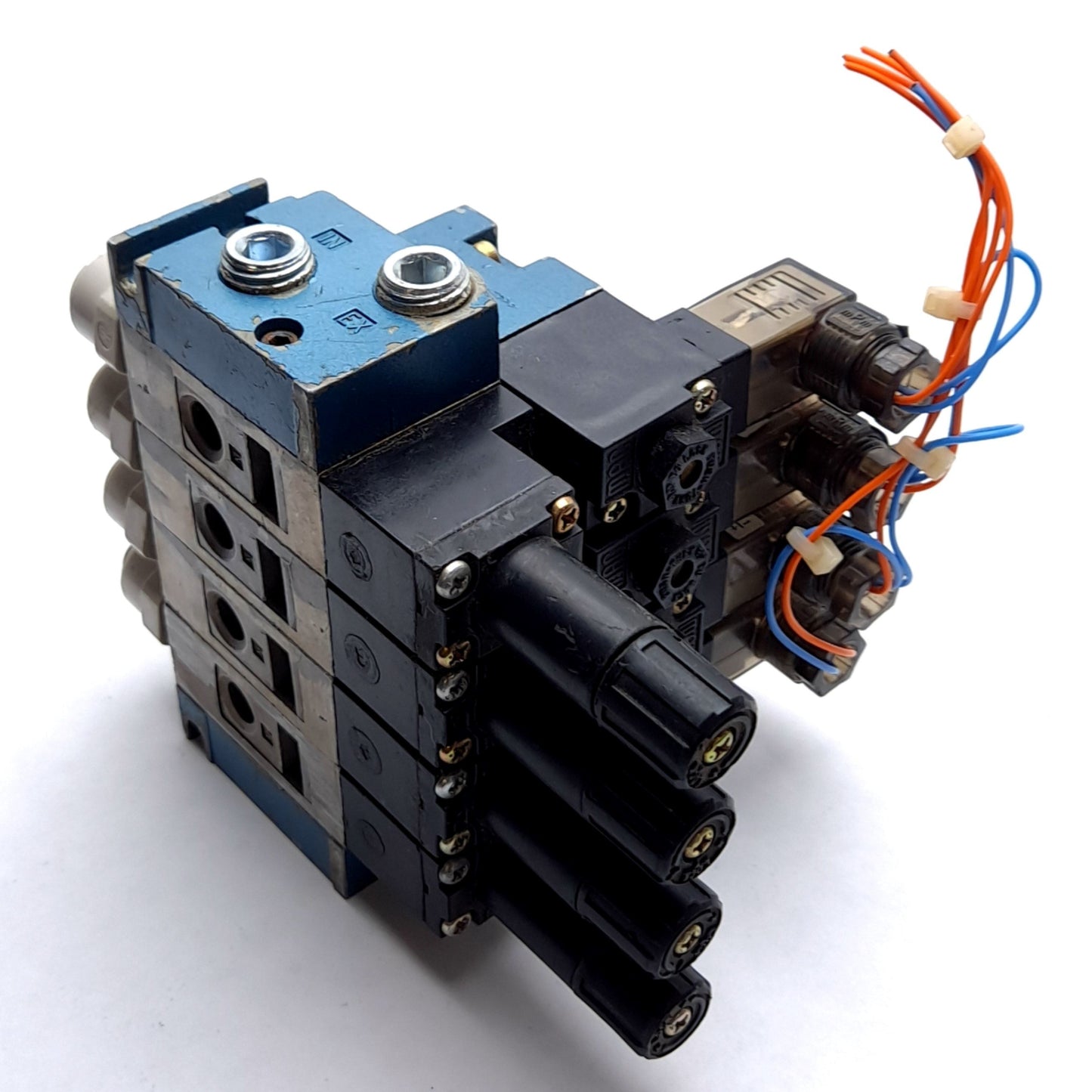 Used MAC 45A-MAJ-DDAJ-2KE Solenoid Valve x4 With Manifold, Rating: 24VDC 5.4 Watts