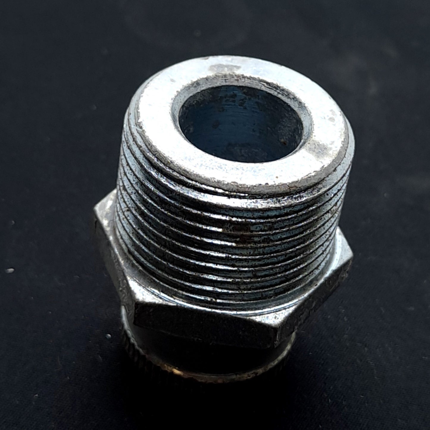 Used Crouse-Hinds CGB4911 Cord Connector 1-1/4" MPT, 1.188 TO 1.375" Zinc Plated