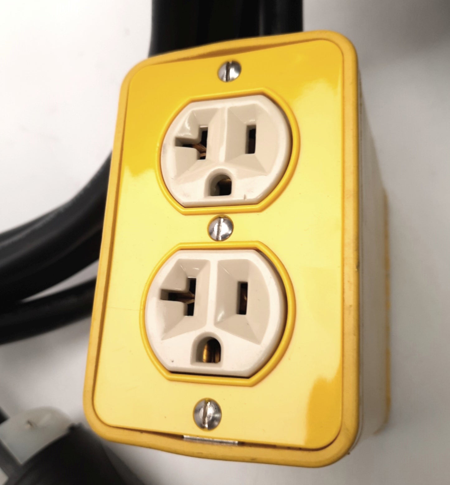 Used Woodhead 3000-10 Junction Box Wired to 20A Twist Lock, 11.5' H2O Resistant Cable