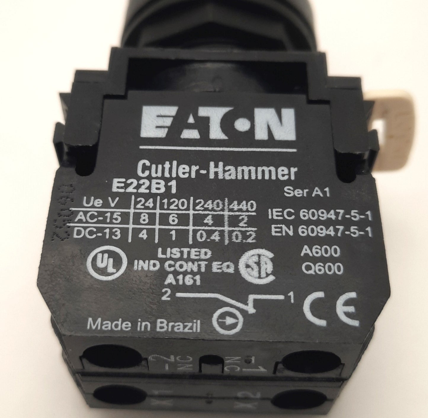 Used Eaton E22EB2 Illuminated Pushbutton With 1 NC Contact, Red, Momentary, 600v 10A