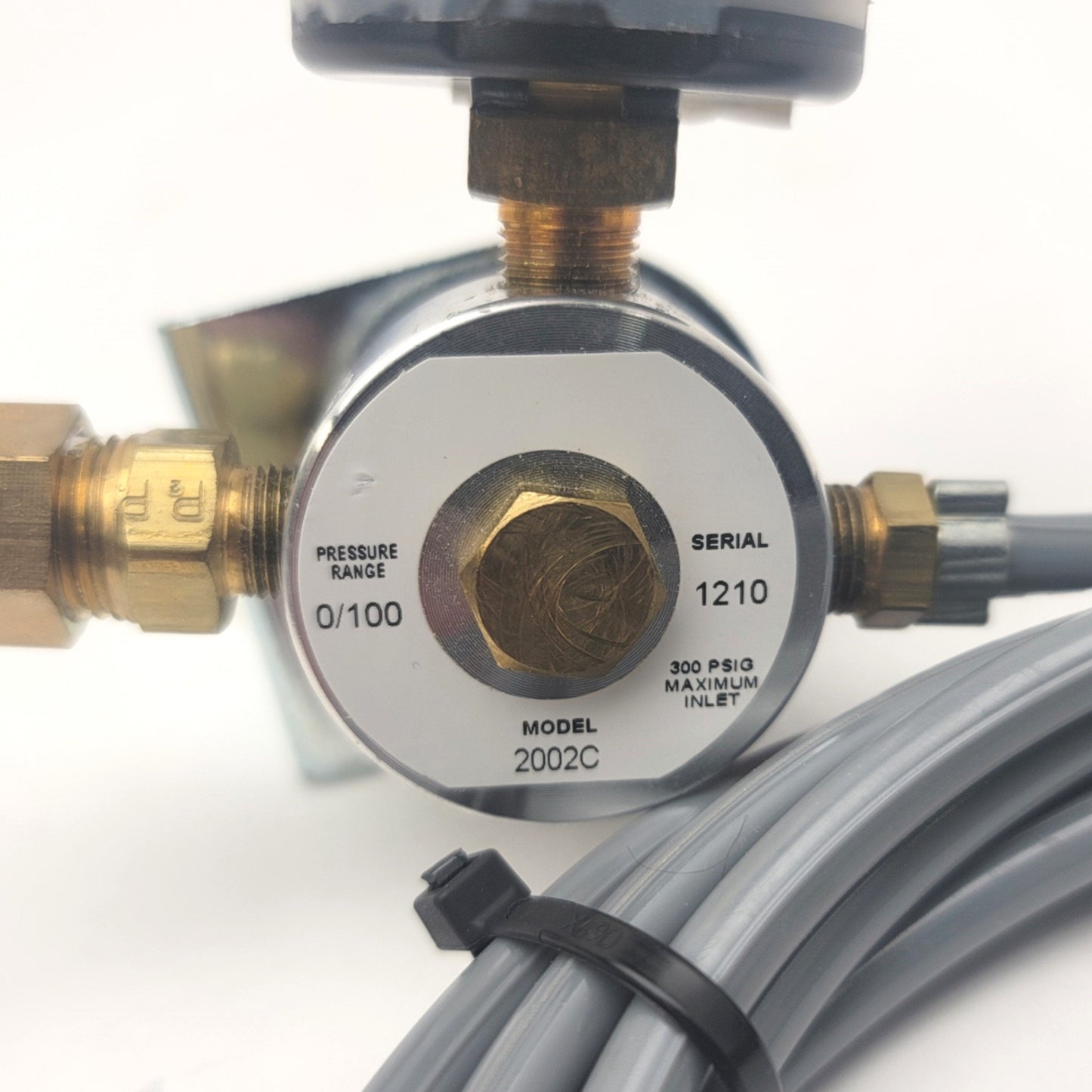 Used EFD 7016351 Pneumatic Foot Valve Assembly, 100PSI w/7012339 Syringe Adapter