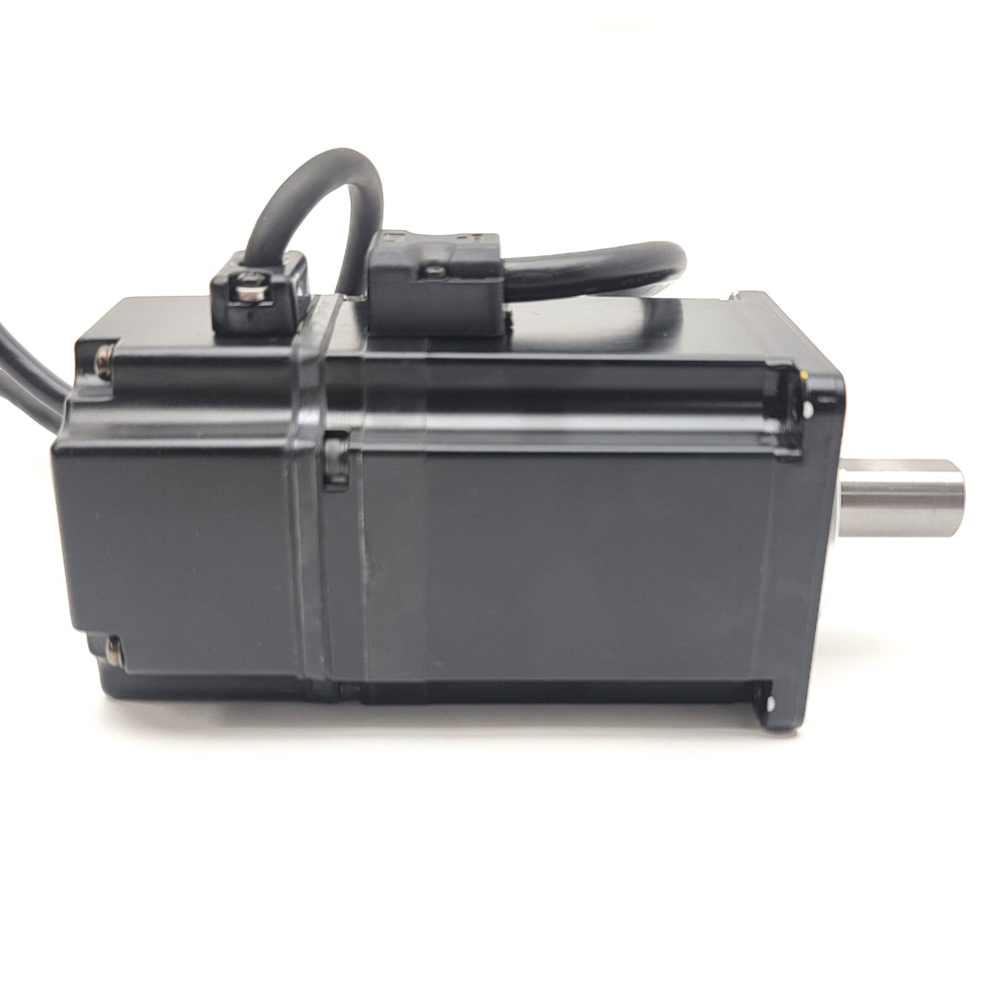 Used Yaskawa SGMAS-04AGA-SU12 Sigma AC Servo Motor 200VAC, 400W, 3000RPM, 60mm Frame