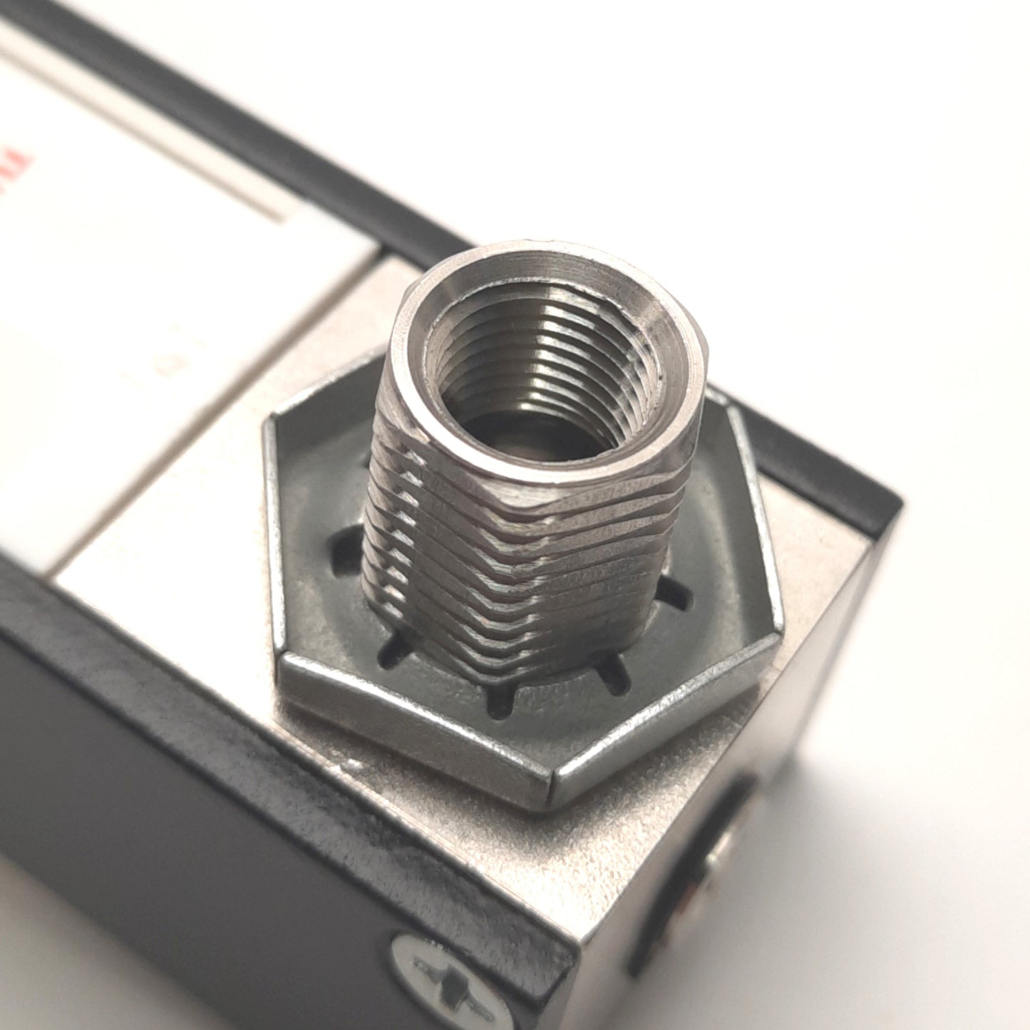 New – Open box Dwyer DR12482 Direct Reading Glass Flowmeter, 20SCFH Air, 65mm Scale,250Psig Max