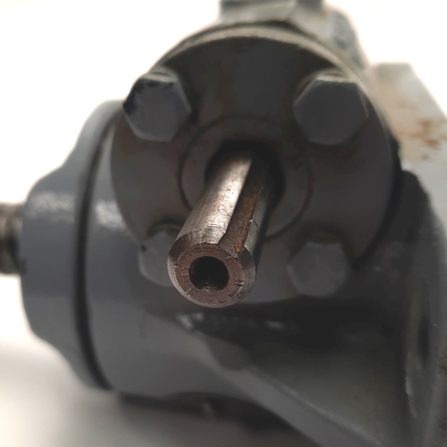 Used Duff Norton M2002-1301 Worm Gear Actuator 2 Ton Capacity, 130mm Travel, Threaded