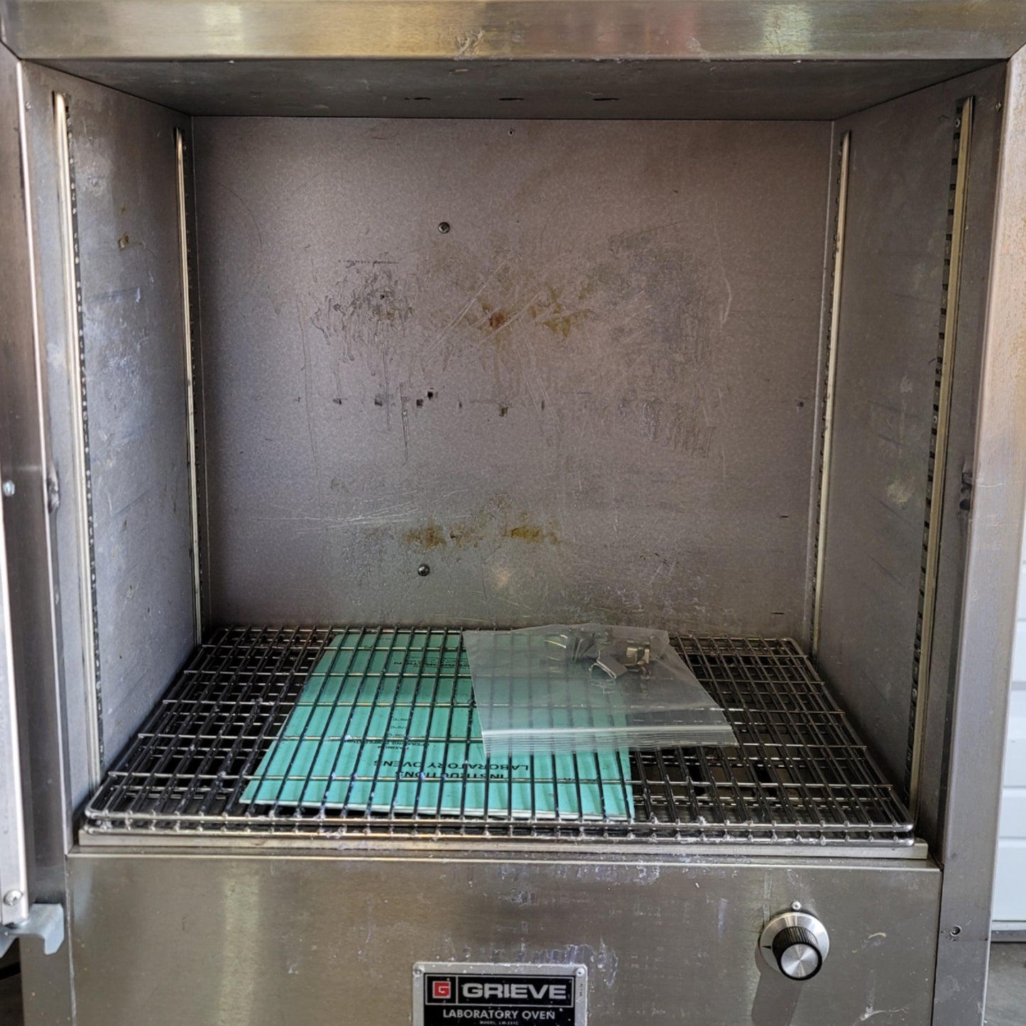 Used Grieve LW-201C Bench Top Laboratory Oven 2CuFt, 392°F Max, 120VAC, 1600W