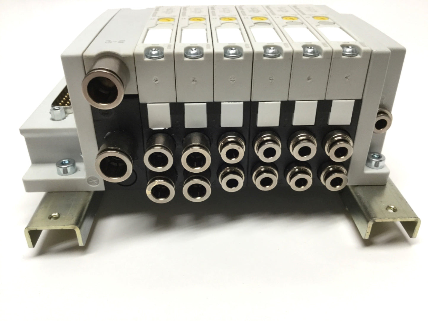 Used Rexroth AV03 D-Sub Manifold w/ 6x Solenoid Valves 5-Port 2-Position, 24VDC Coil