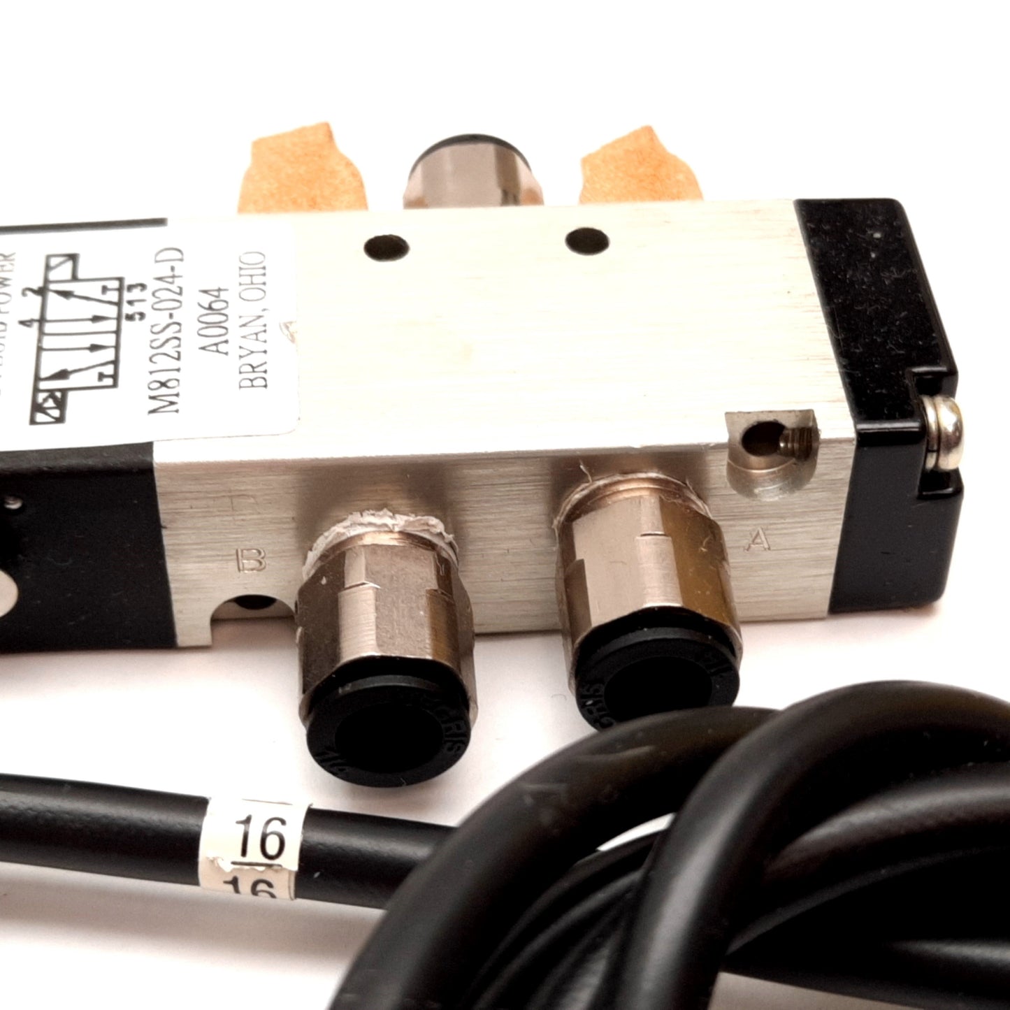 Used ARO M812SS-024-D Solenoid Valve, 2-Position 5-Port, 24VDC, 115psi, 1/8" NPT