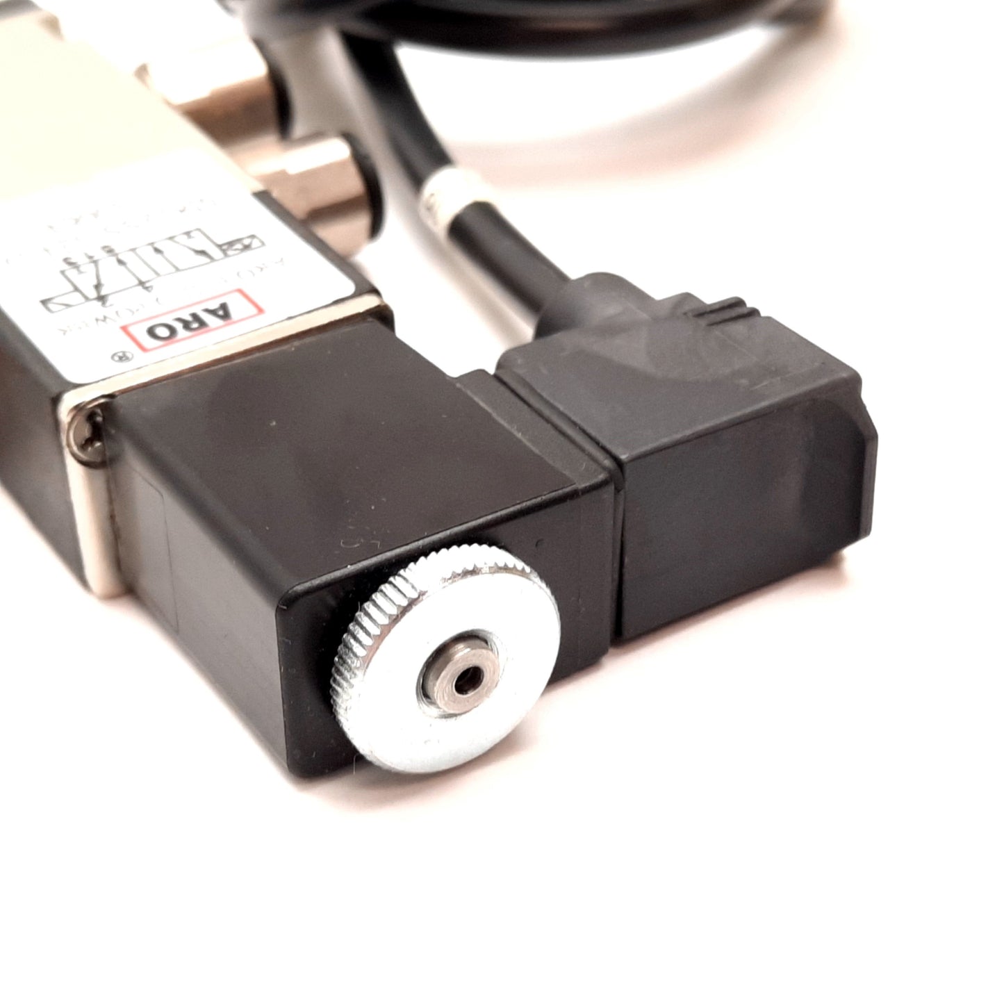 Used ARO M812SS-024-D Solenoid Valve, 2-Position 5-Port, 24VDC, 115psi, 1/8" NPT