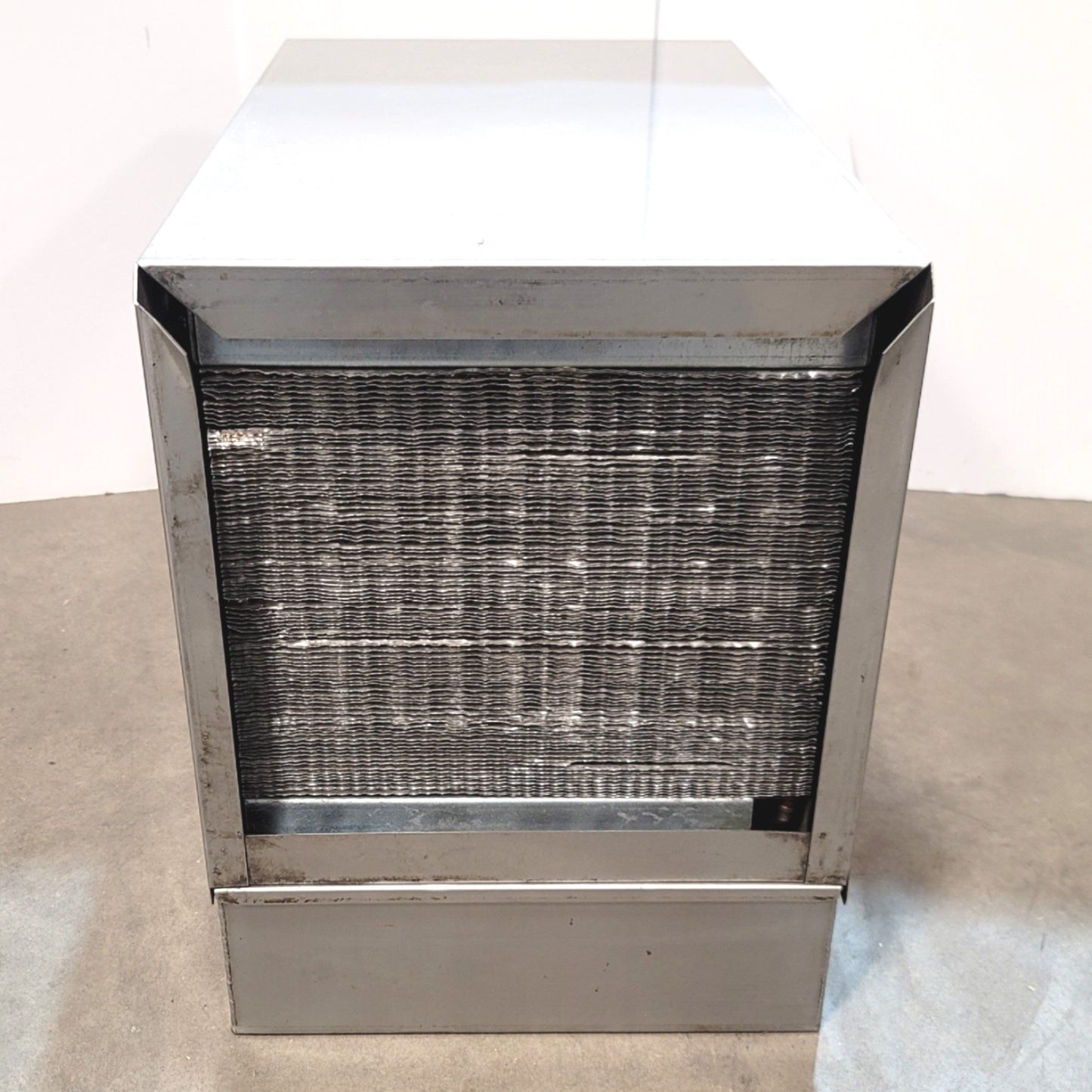 Used Dynaflux R1100V Welder Cooling System 1.7GPM, 50PSI, 3 Gallons, 1/4"NPT, 230VAC