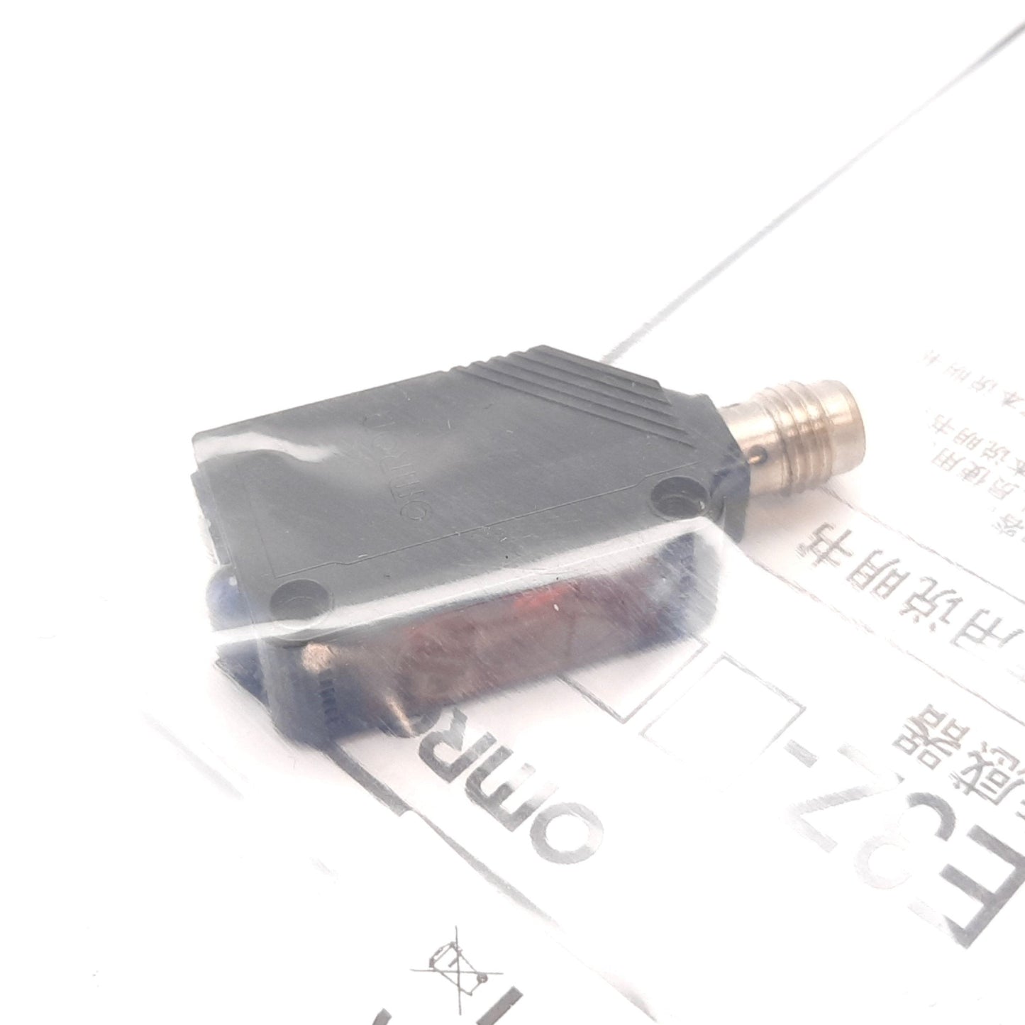 New Omron E3Z-R86 Retro-Reflective Photoelectric Sensor, Range: 100mm-4m, 12-24VDC