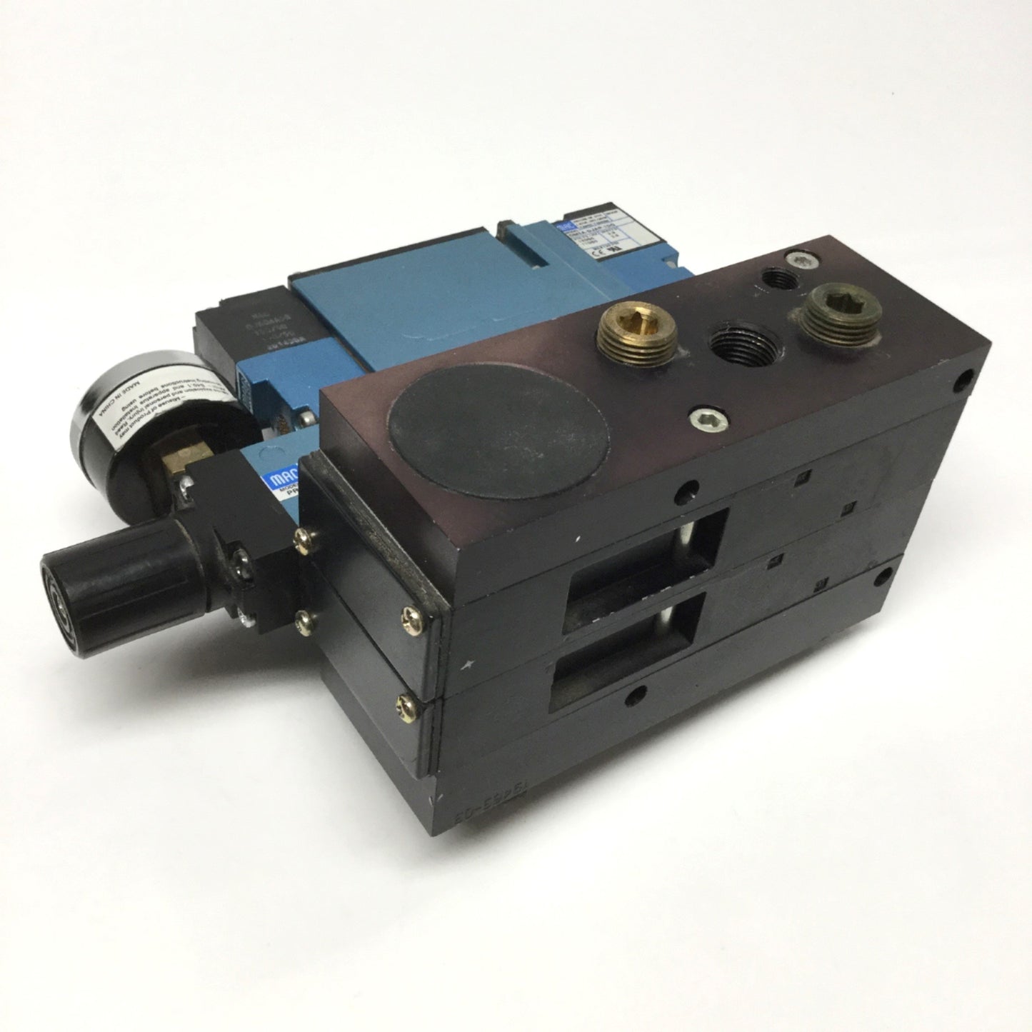 Used MAC 92B-EAB-000-DM-DJAP-1DG Solenoid Valve 5-Port, 3-Position 120VAC, 3/8" NPT