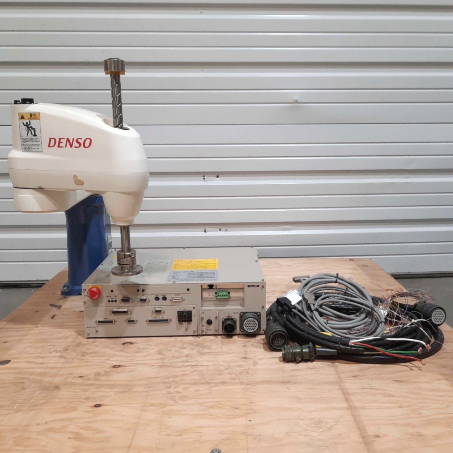 Used DENSO HS-45552EM & RC5 SCARA Robot System 5kg Load 550mm Reach 7100mm/s 230VAC