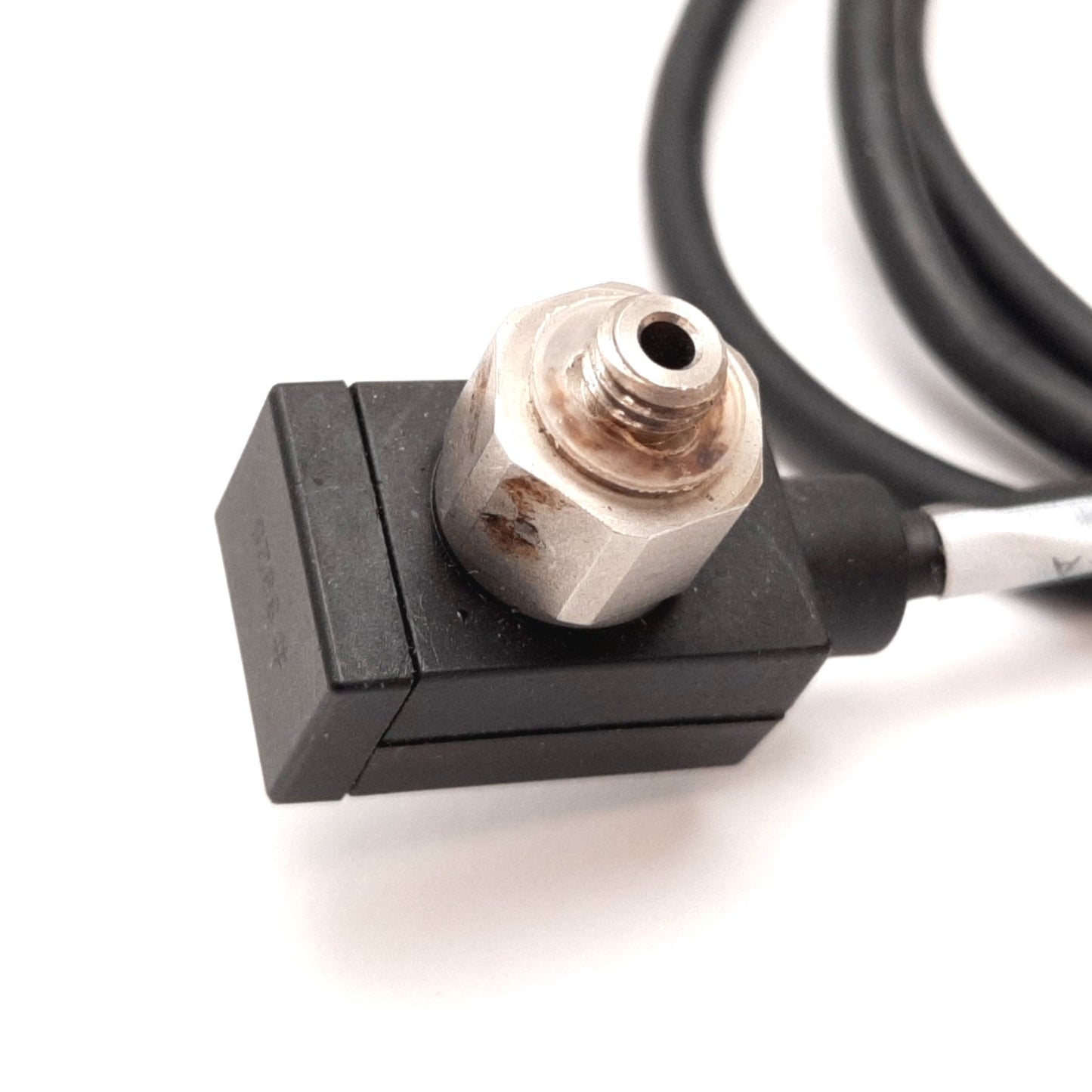 Used Keyence AP-41 Pressure Sensor Head, Rating: 0 to -101.3kPa, M5x0.8, 0.5m Long