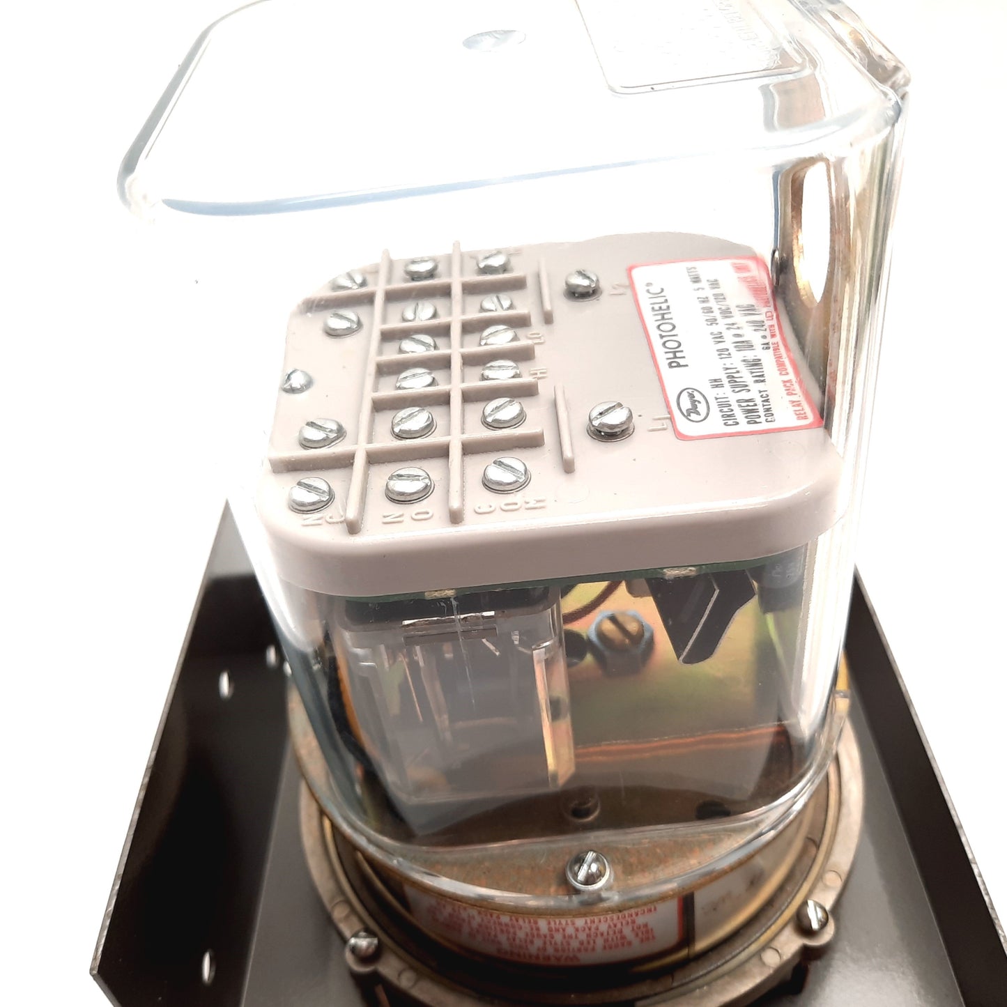 Used Dwyer 3000-SQRT Photohelic Pressure Switch/Gauge, 0-1500CFM, 25psi Max, 1/8" NPT