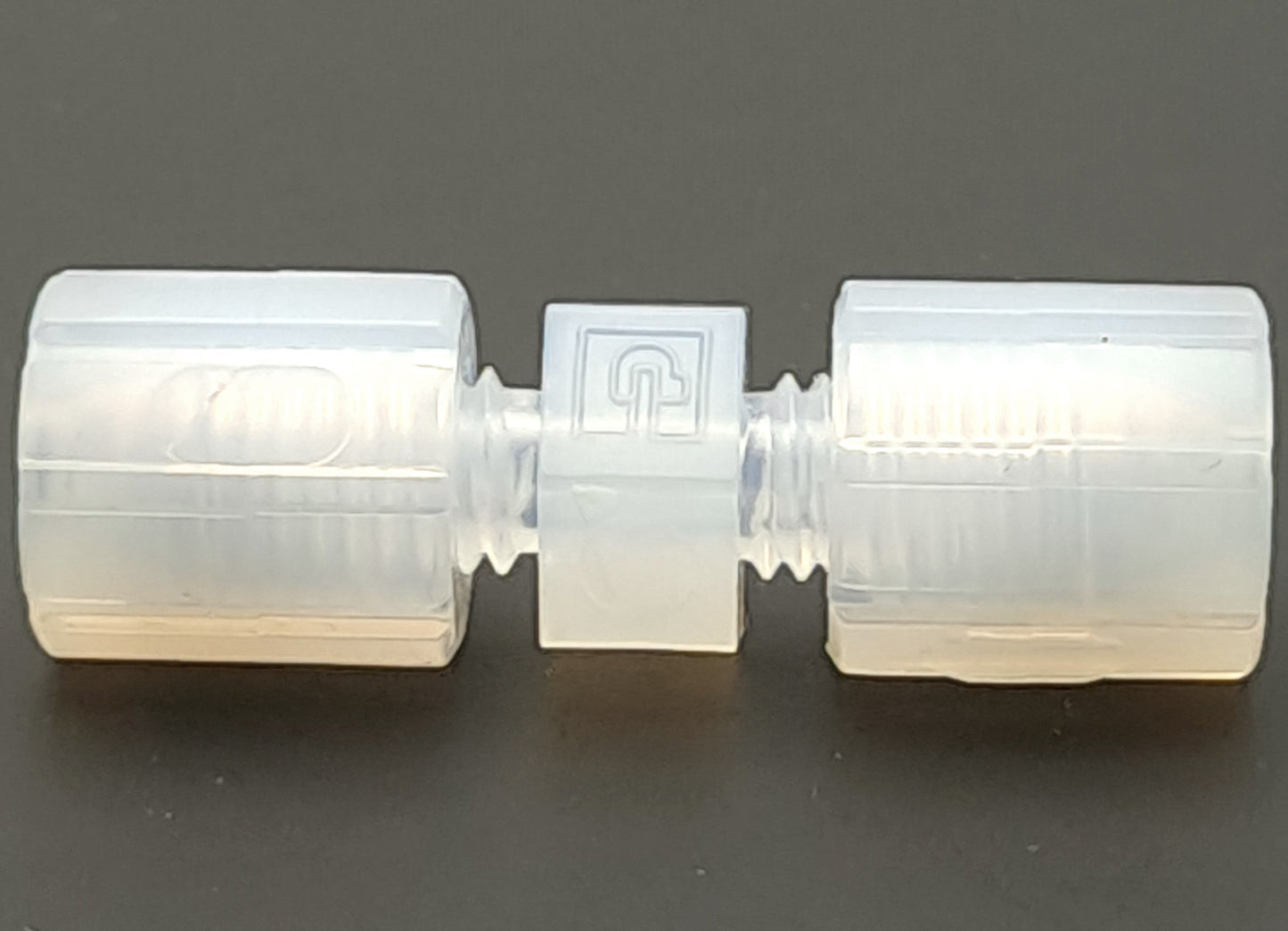 Used Parker GSC-2 Pargrip Straight Connector, PFA, 1/2" Hex, 1/8" to 1/8" Tube Size