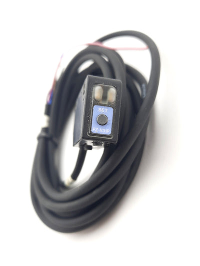 New Keyence PZ-V31P Photoelectric Reflective Sensor 12-24VDC 3-Digit LED 5-300mm