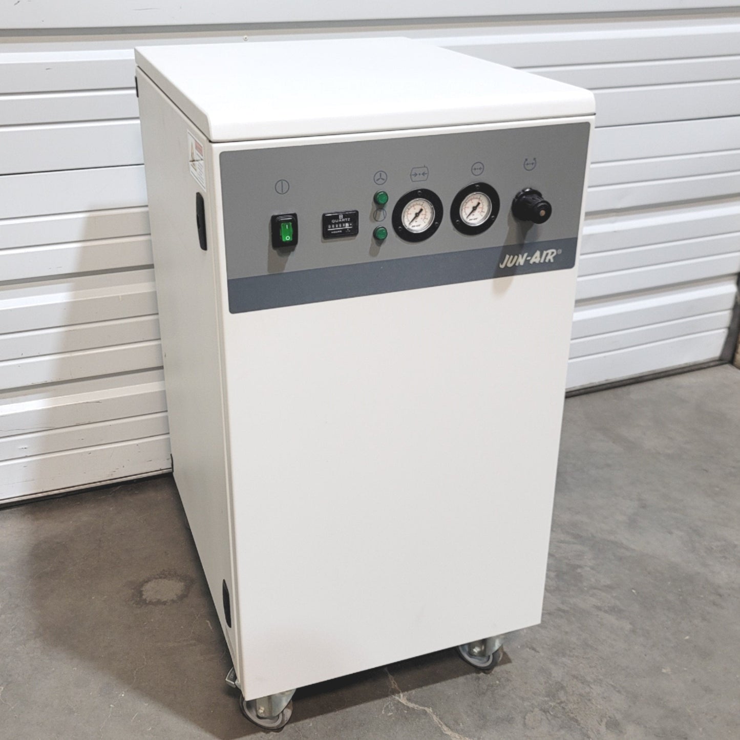 Used JUN-AIR OF1201-25MQ2 Oil Less Rocking Piston Laboratory Compressor 230VAC 6CFM