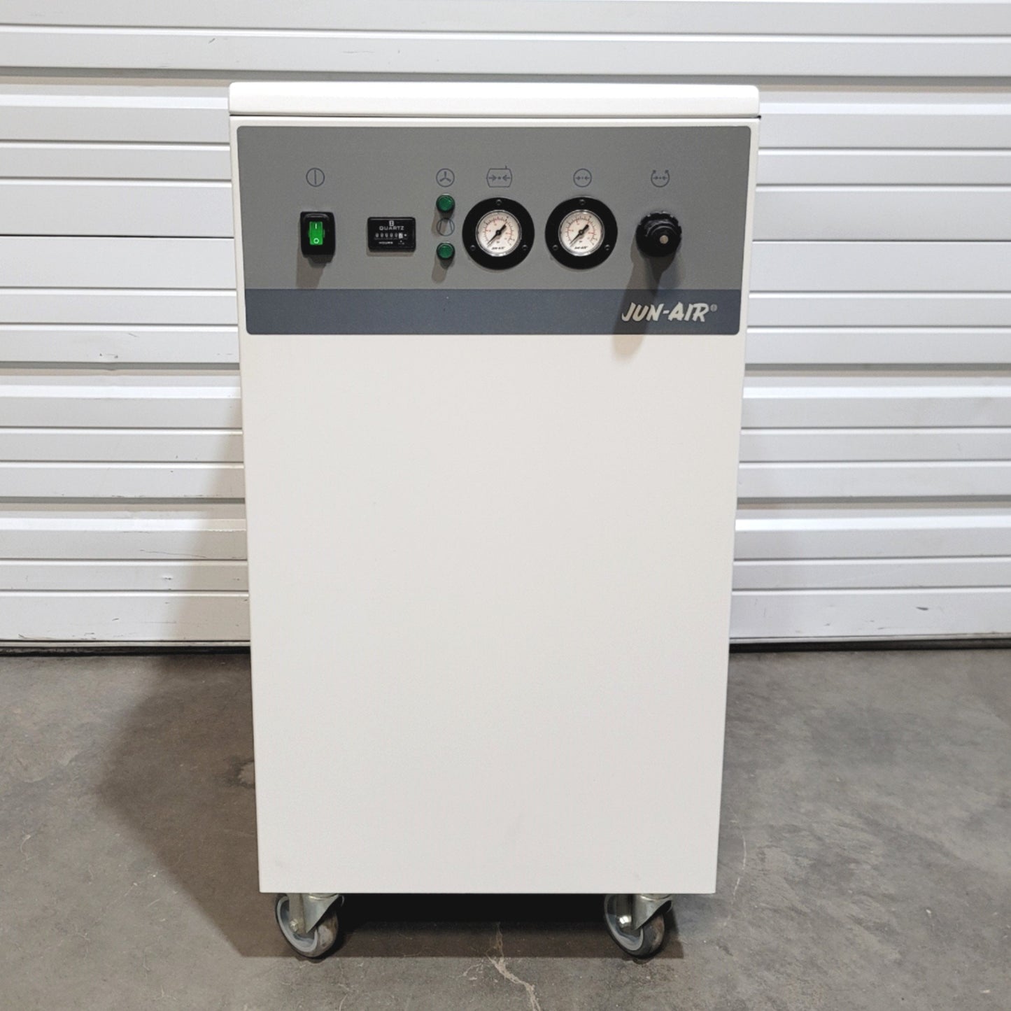 Used JUN-AIR OF1201-25MQ2 Oil Less Rocking Piston Laboratory Compressor 230VAC 6CFM